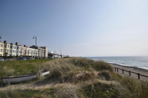 Locksley Beach Front Spacious Apartment Pet Friendly